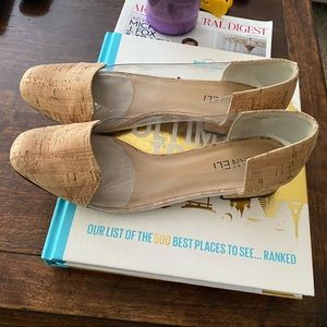 8.5 versatile and flattering shoe. Worn only 3-4x